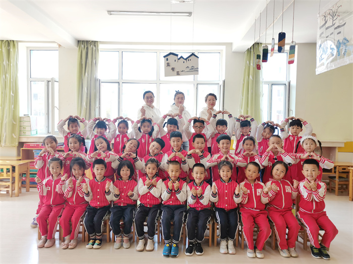 石榴班集体照.jpg